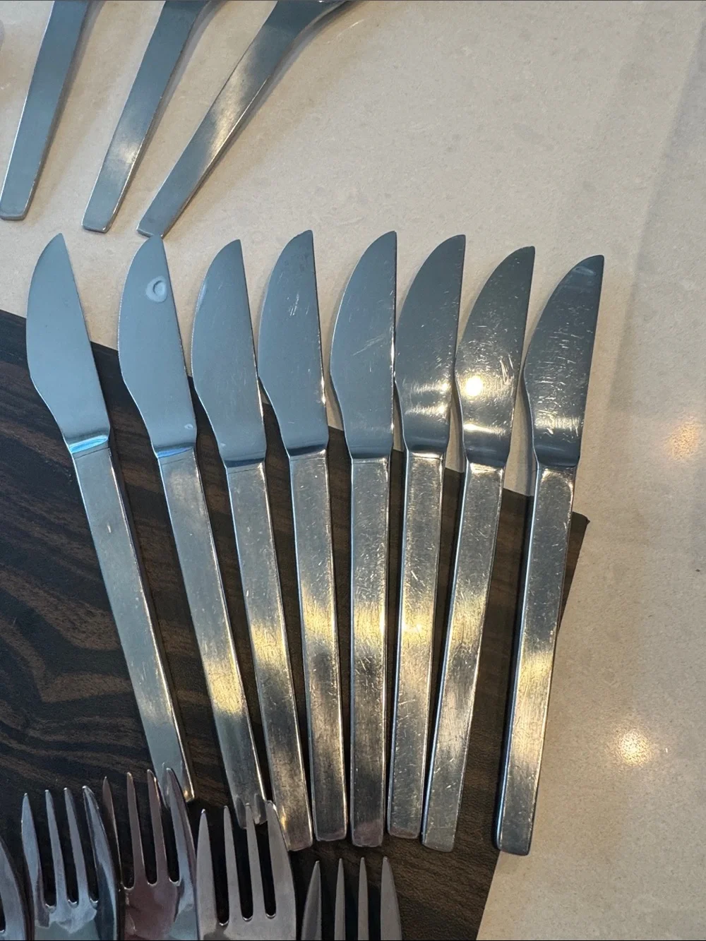 Dalia Stainless Steel Cutlery Set - Silver Flatware Collection 20/12. 8 pc